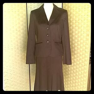 Womens Ann Taylor Brown Skirt Suit Size 6/8